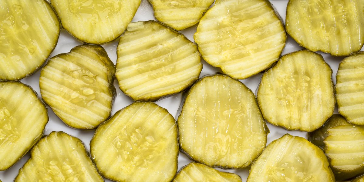 How many pickle slices are in a gallon jar?